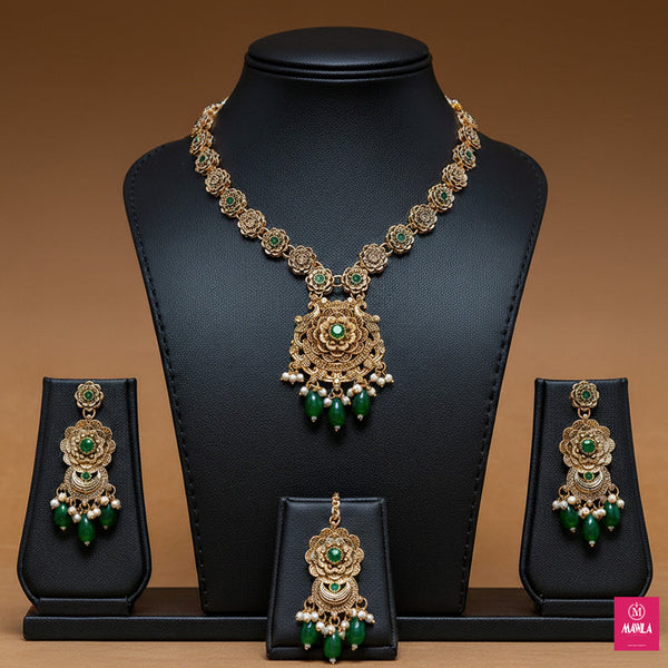 Regal Emerald Green Kundan Set